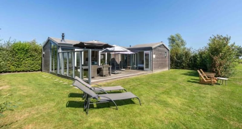 Kleinschalig vakantiepark op Schouwen-Duiveland met vrijstaande vakantiewoningen, honden toegestaan. 