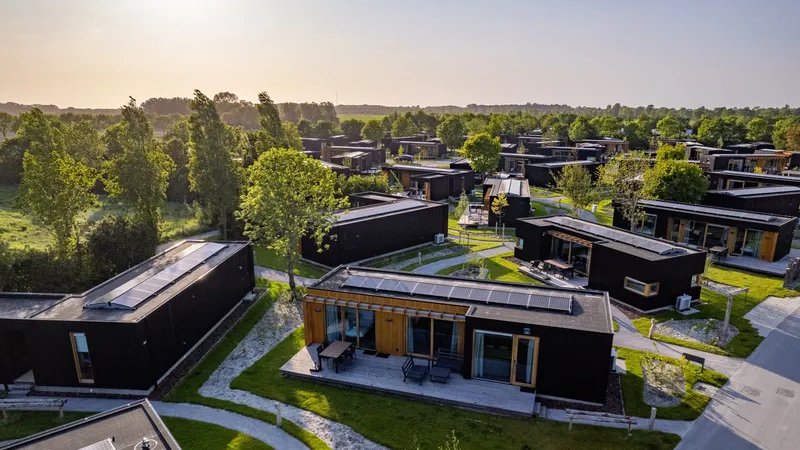 Chaletpark aan zee in Scharendijke Zeeland laadpalen EV honden toegstaan 