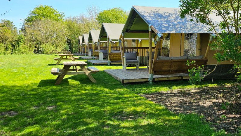 Campingplatz an der Küste in Aagtekerke, Zeeland mit beheizten Sanitäranlagen, Hunden willkommen und Safarizelten (Glamping). 
