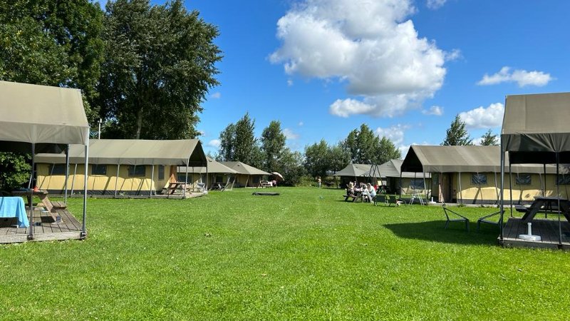 Campingplatz am Veerse Meer in Arnemuiden, Zeeland mit Beheizte Sanitäranlagen, private Sanitäranlagen, luxuriöse Safarizelte (Glamping), Hunde erlaubt 