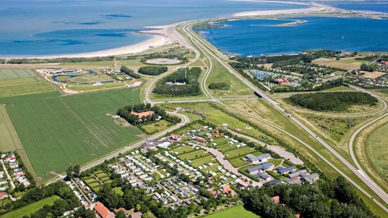 Campingplatz am Meer mit beheizten und privaten Sanitäranlagen, Ladestation für Elektrofahrzeuge, Wintercamping möglich, ganzjährig geöffnet und Hunde erlaubt 