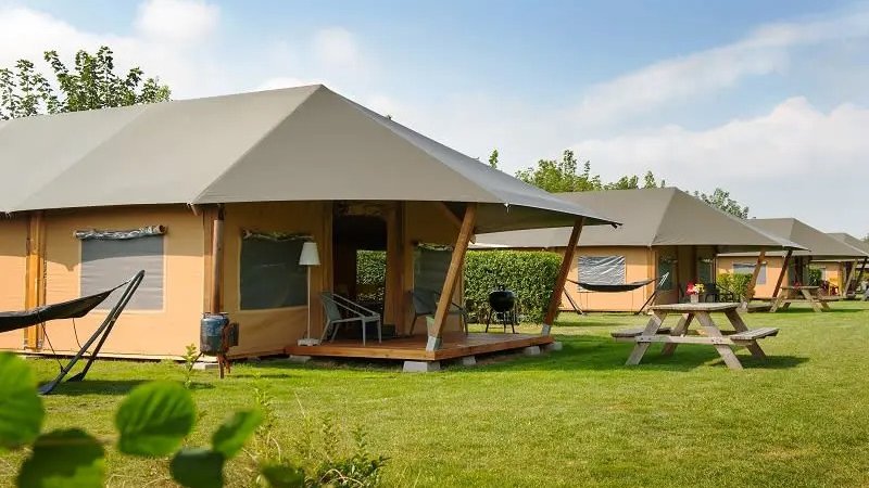 Campingplatz an der Küste in Meliskerke, Zeeland mit luxuriösen Glamping-Lodge-Zelten, Scheunenzelten und Heuzelten 