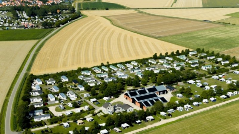 Küstencampingplatz in Retranchement, Zeeland, mit beheizten Sanitäranlagen, privaten Badezimmern und Wohnmobilstellplätzen. Hunde sind erlaubt. 