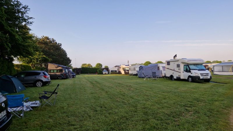 Campingplatz am Meer in Zeeland Wohnmobilstellplatz beheizte Sanitäranlagen Hunde erlaubt 