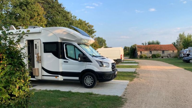 Autofreier Campingplatz an der Küste in Scharendijke, Zeeland, mit befestigten Stellplätzen und Hunde erlaubt 