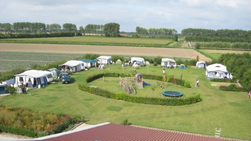 Camping aan de kust in Vrouwenpolder, Zeeland verwarmd sanitair 