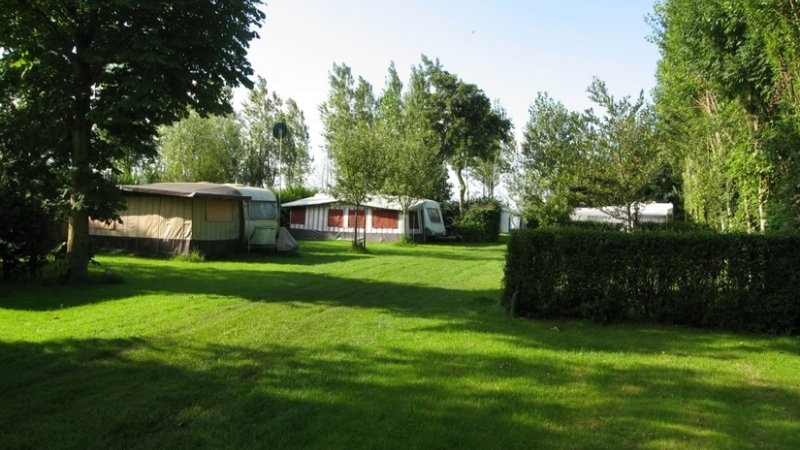 Camping aan de kust in Vrouwenpolder, Zeeland met verwarmd sanitair en honden toegestaan 