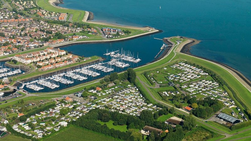 Campsite on the Oosterschelde in Wemeldinge, Zeeland with heated sanitary facilities and dogs welcome 