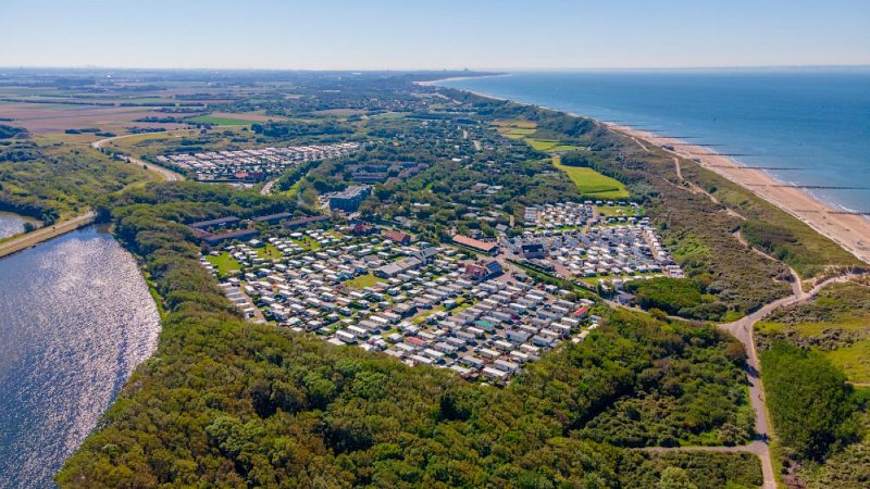 Campingplatz am Meer in Westkapelle, Zeeland, mit beheizten Sanitäranlagen, Ladestation für Elektrofahrzeuge, Stellplätzen für Wohnmobile, Chaletvermietung und Hunde erlaubt 