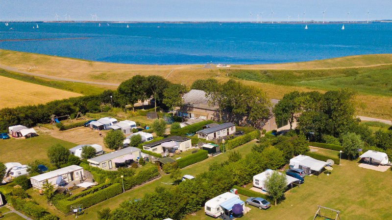 Campsite on the Oosterschelde in Wissenkerke, Zeeland with rental of luxury chalet and gypsy caravan and dogs allowed 