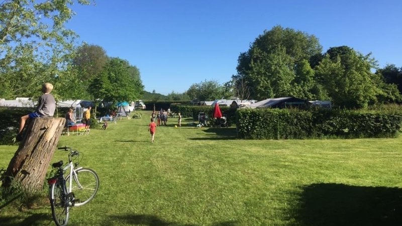 Landschaftscampingplatz in Zaamslag, Zeeland, mit beheizten Sanitäranlagen, Camper willkommen, Hunde erlaubt 